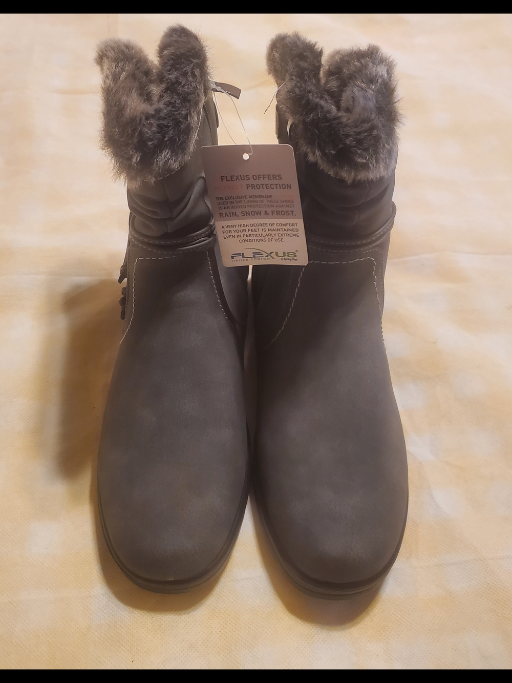 Flexus Women's Gray Faux-Fur Collar Ankle Boots